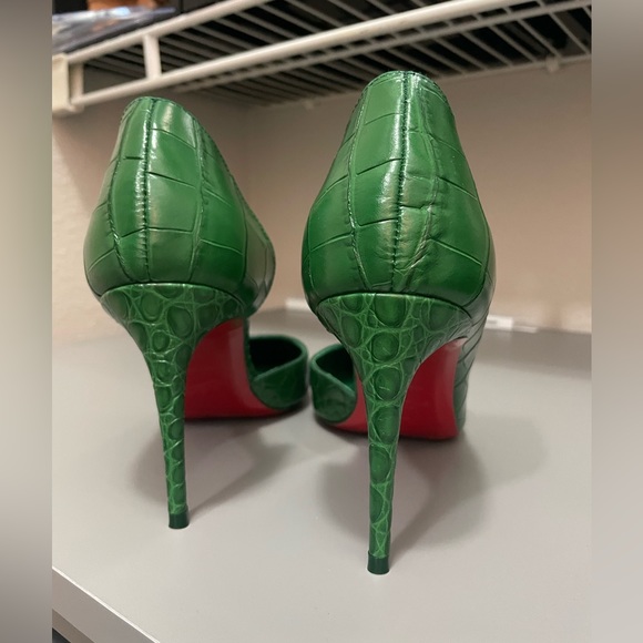 Christian Louboutin Green Size 7 women’s pumps. Sexy and Classy statement piece. - Picture 4 of 6